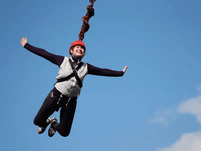 Bungee-Jumping als Action JGA-Ideen für Frauen