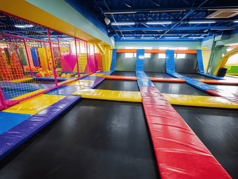 Trampolinpark als Action JGA-Ideen für Frauen