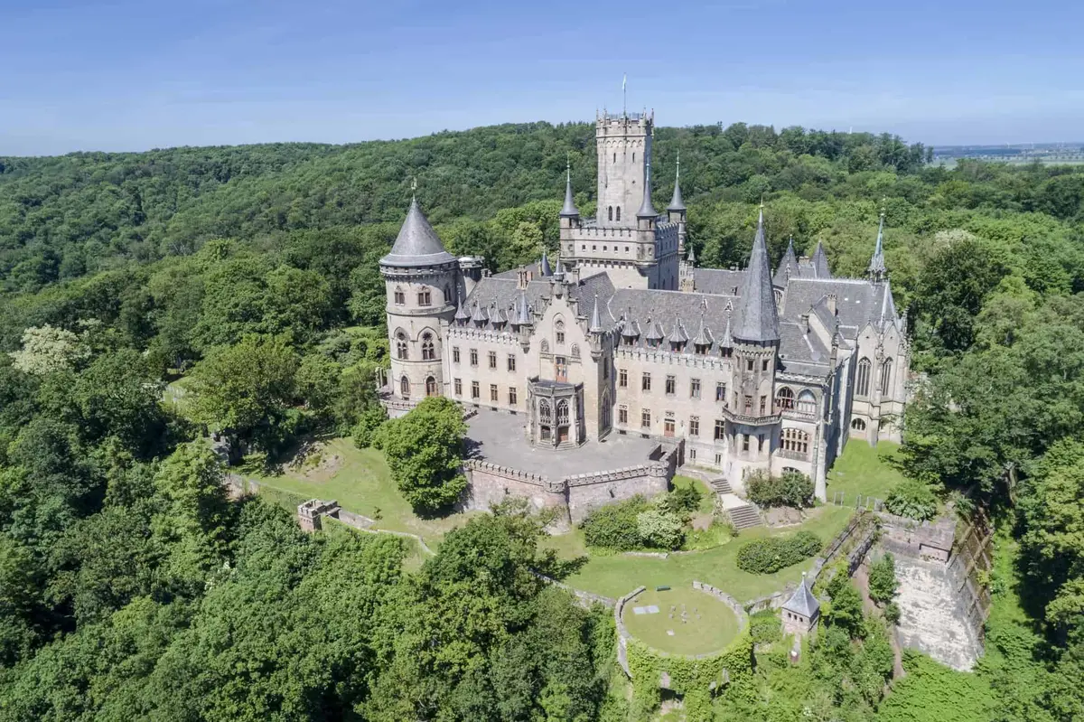 Das Schloss Marienburg, Sehenswürdigkeit in Niedersachsen