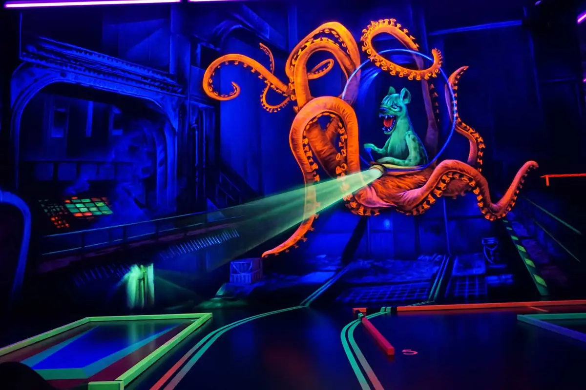 Schwarzlichthelden Minigolf Mainz
