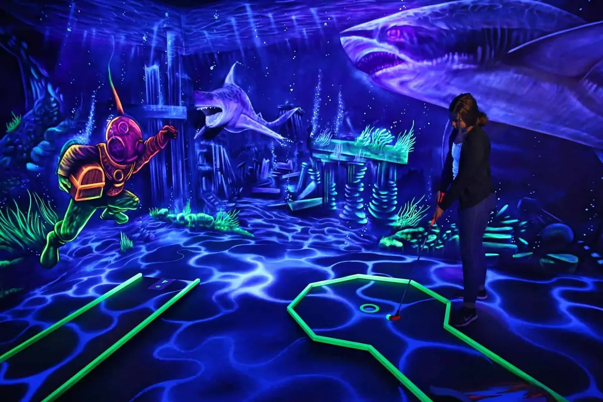 The Evolution Schwarzlicht Minigolf 4D, Indooraktivität in Frankfurt