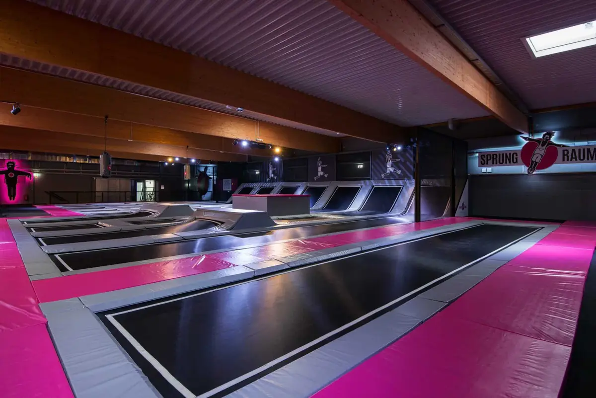 Die Trampolinhalle SPRUNG.RAUM, Indooraktivität in Hamburg