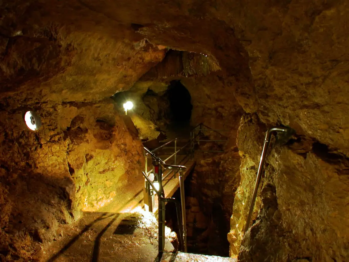 DIE Laichinger Tiefenhöhle, Schauhöhle in Deutschland