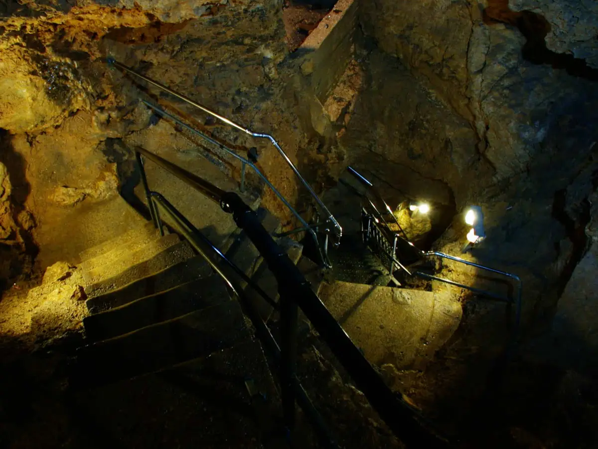 DIE Laichinger Tiefenhöhle, Schauhöhle in Deutschland