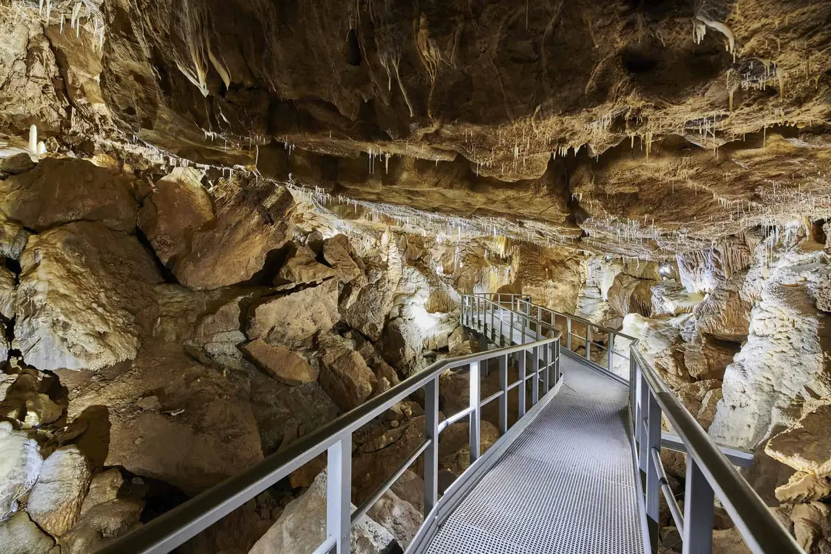 Das Herbstlabyrinth, Schauhöhle in Deutschland