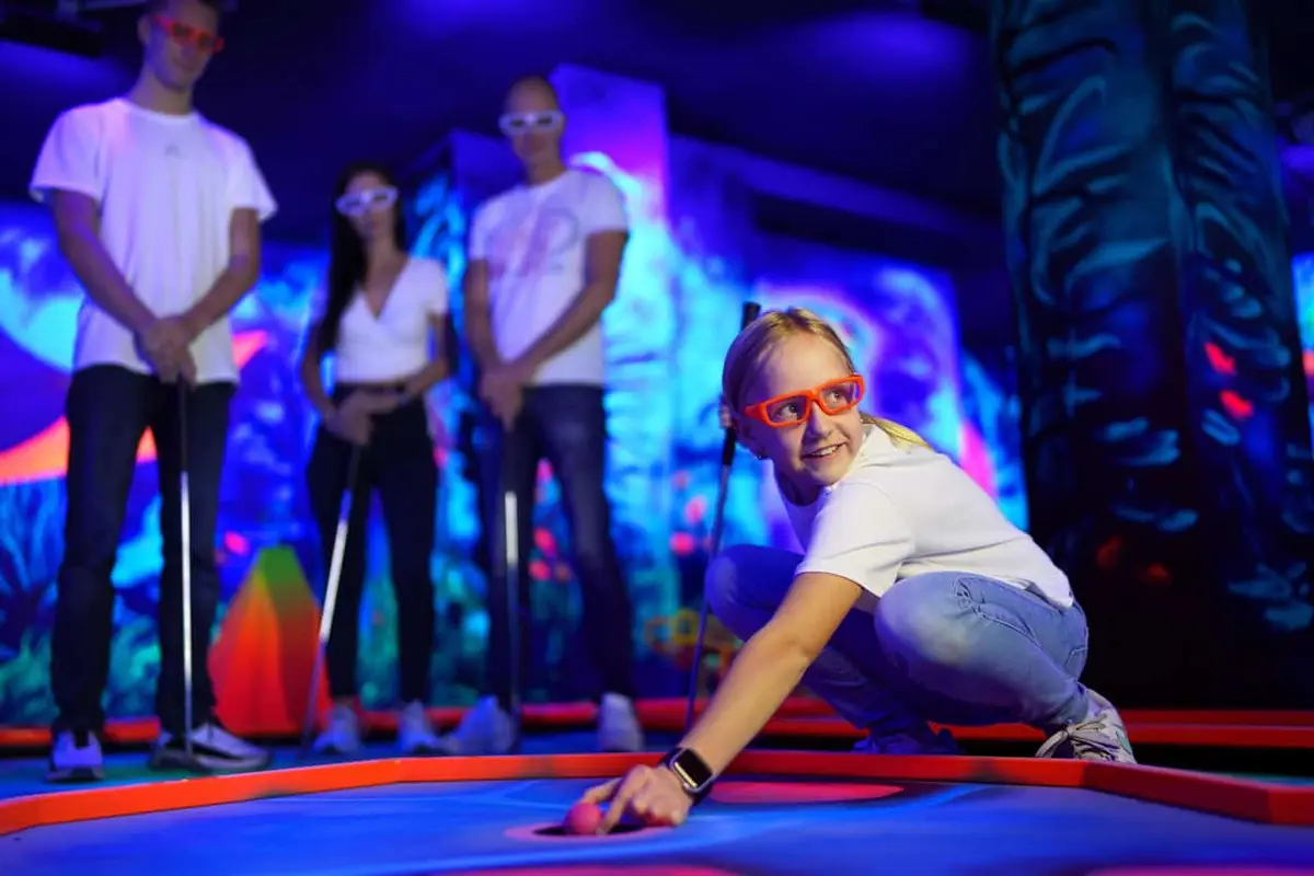 Das Neomingo, Indoor-Minigolf Magdeburg