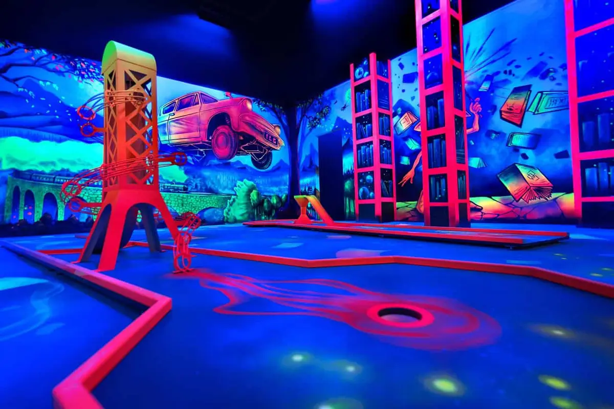 Das Neomingo, Indoor-Minigolf Magdeburg