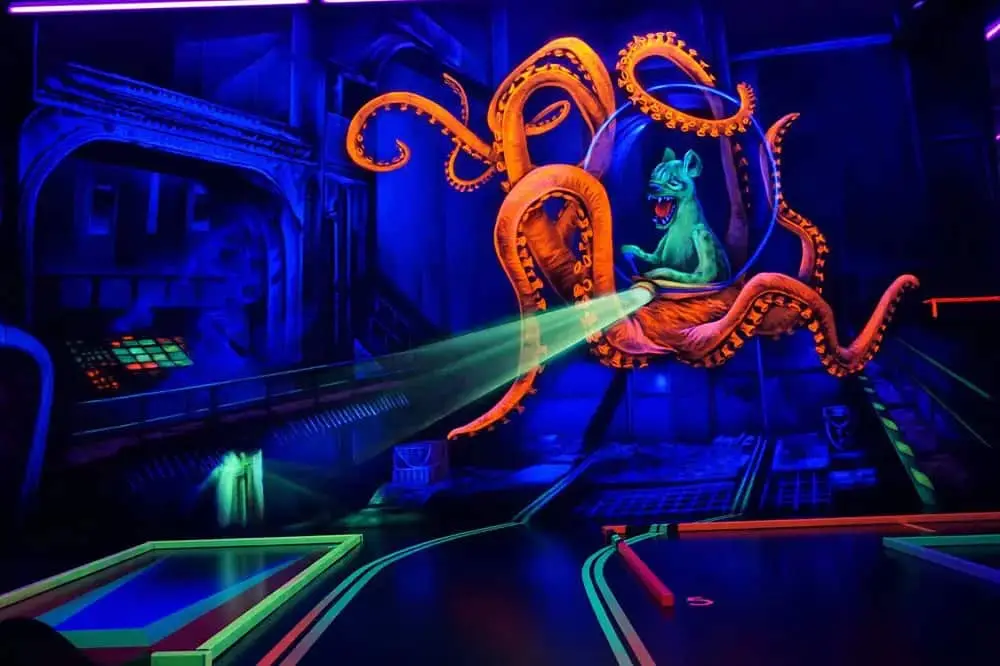 Das Schwarzlichthelden Minigolf Mainz
