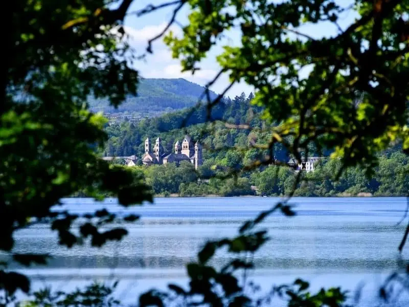 Der Laacher See in Rheinland-Pfalz