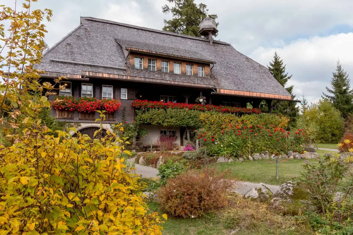 Heimatmuseum Hüsli im herbstlichen Gewand